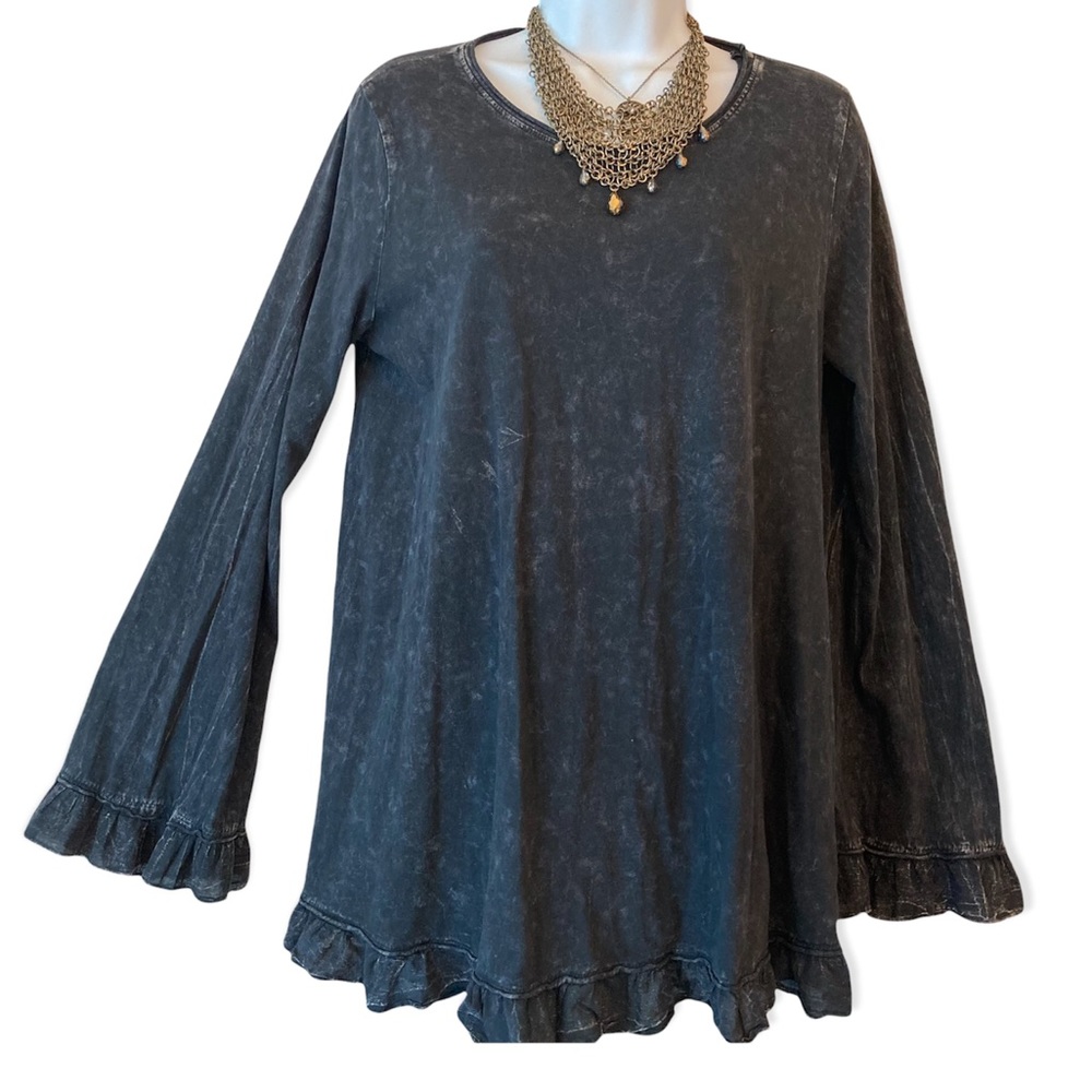 Altar’d state bell sleeve tunic. 100 % cotton. Sz l. Acid wash